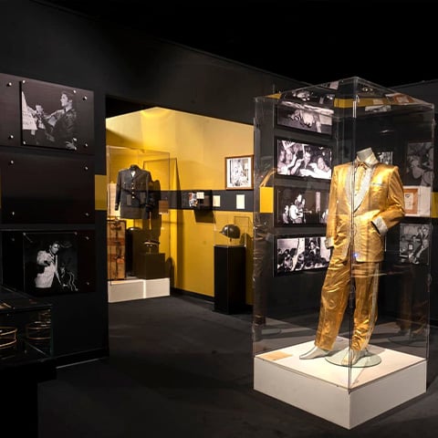 Descriptive alt text