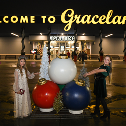 Fans lined up to celebrate the holidays at Graceland!