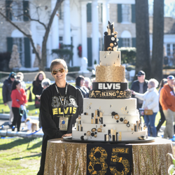 Fans had their photos made with the cake following the ceremony.