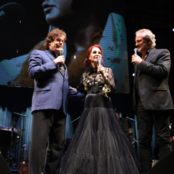 The concert ended with everyone singing "Can