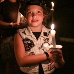 Fans pay tribute to Elvis!