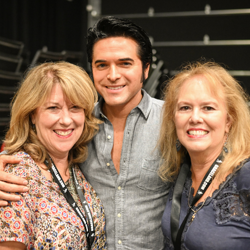 Dean Z and the Holladay Sisters say cheese!